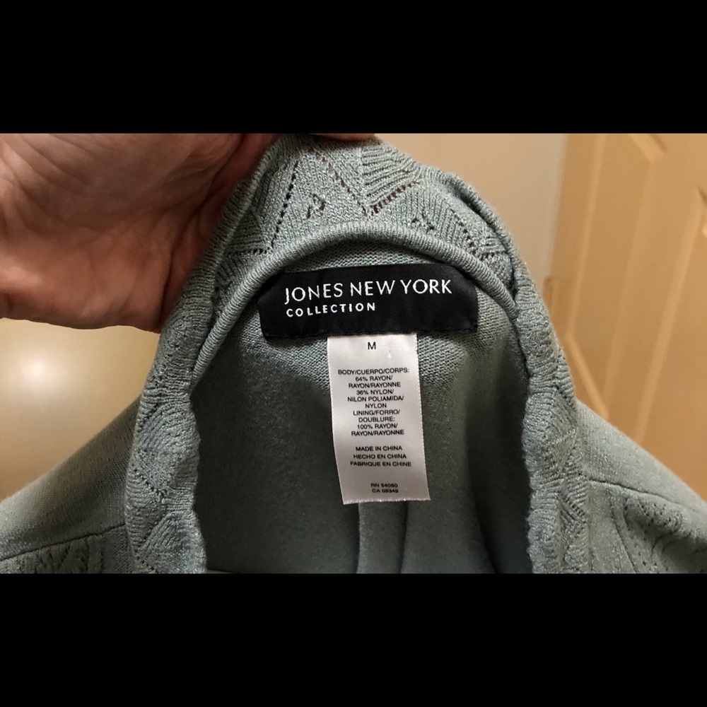NEW Jones New York Collection in size medium. - Picture 3 of 4